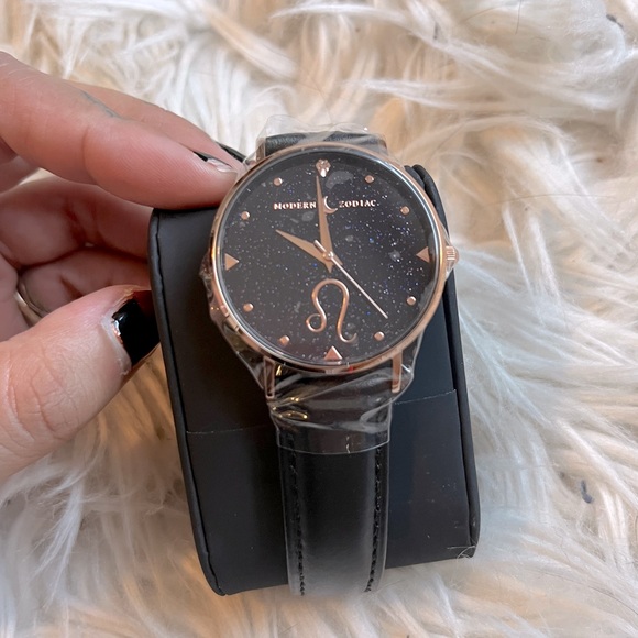 Modern Zodiac Celestial Astrology Leo Watch - Picture 5 of 5